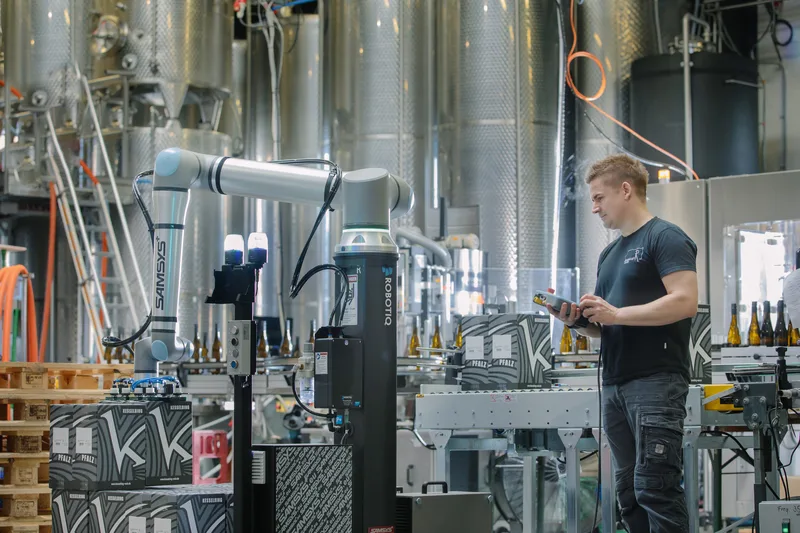Universal Robots UR20 palletizing in a real factory